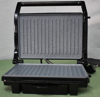 Kontaktowy grill cocotek. Nowy